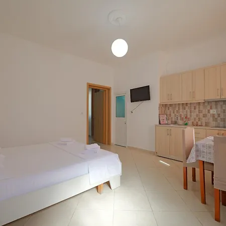 Temple Apartments 1 * Ksamil