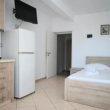 Temple 1 Apartment *