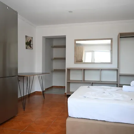 Temple 1 Apartment *